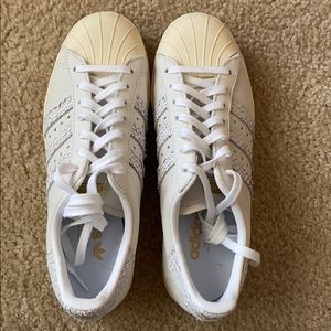shell toe white and gold adidas superstars